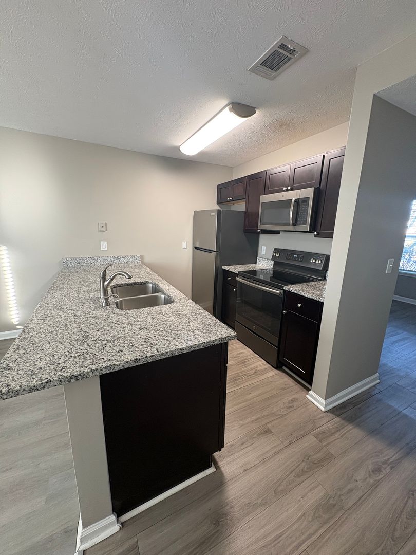 Frankfort Apartment: Bypass Plaza Drive