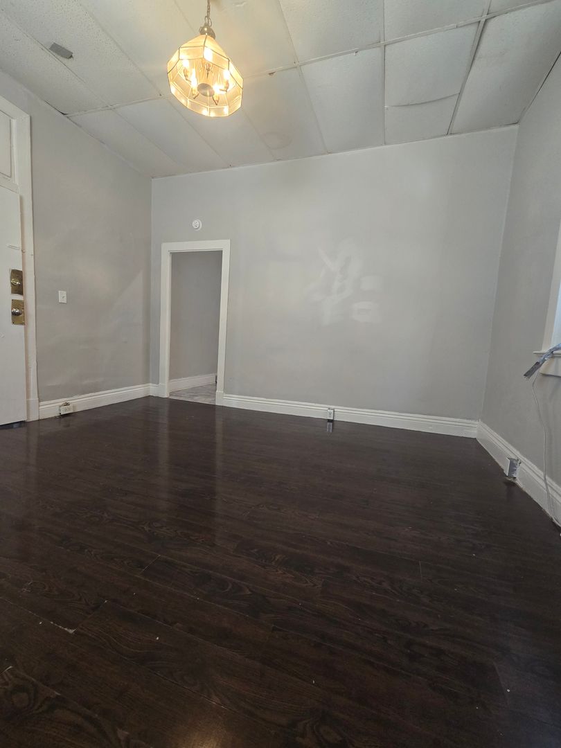 Winchester Apartment: 17 W. Lexington Avenue