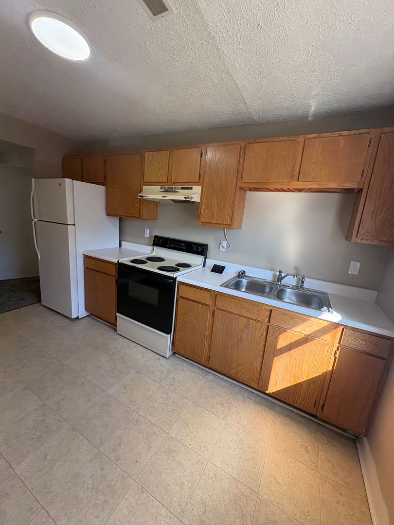 Winchester Apartment: 107 E. Hickman St