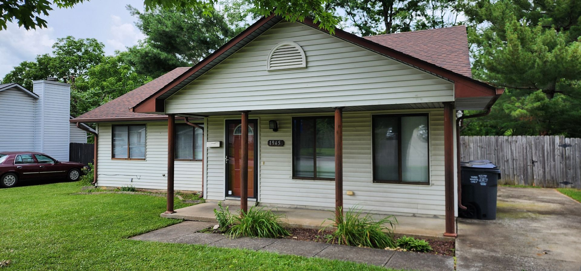 Lexington House: 1945 Dunkirk Dr.
