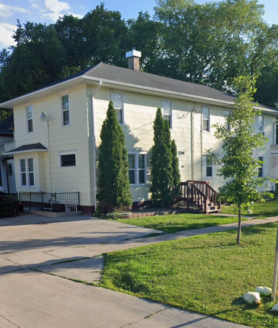 Fargo Apartment: 722 8th Avenue North