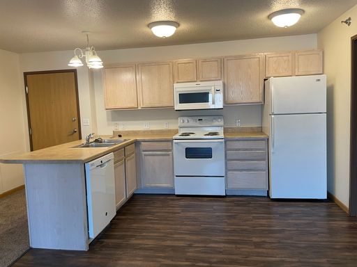 2 Bedroom 2 Bath - South Moorhead – photo 1