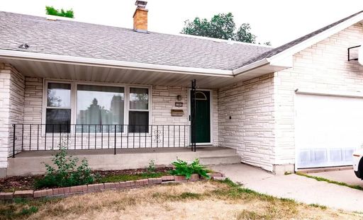 4 Bedroom 3 Bathroom - South Fargo - All Utilities Paid! – photo 1