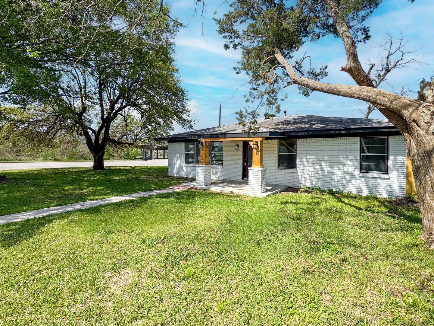 BAYTOWN House: 2108 ONTARIO AVENUE