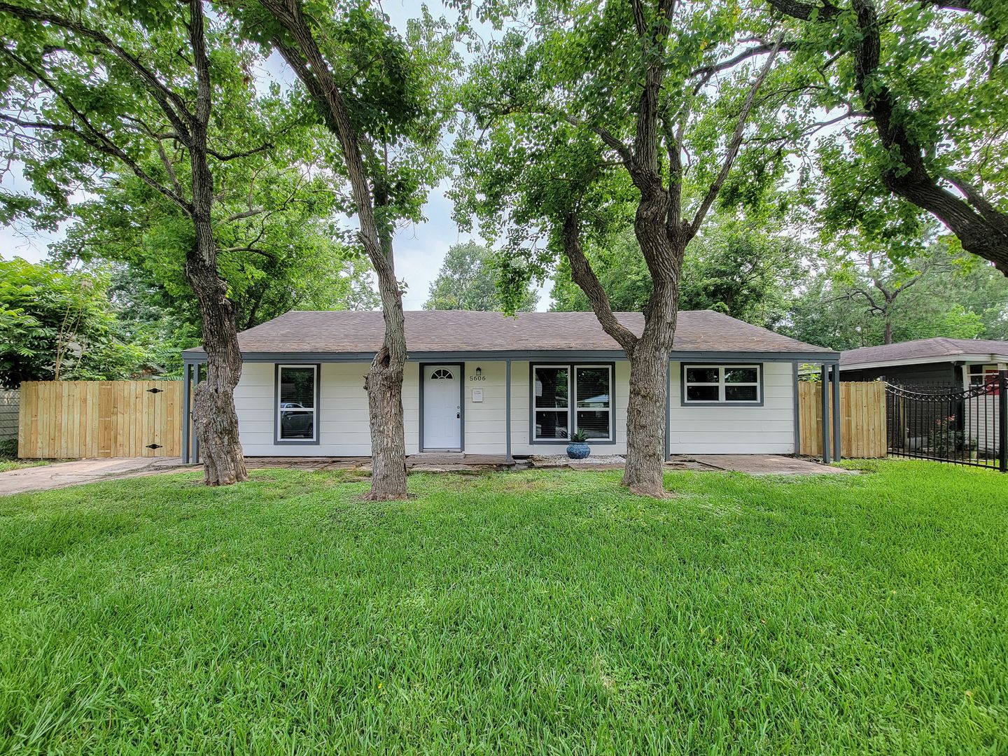 HOUSTON House: 5606 WILLOW GLEN DRIVE