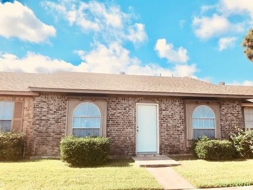 2 BEDROOM 2 BATH PATIO HOME WITH 1010 SF