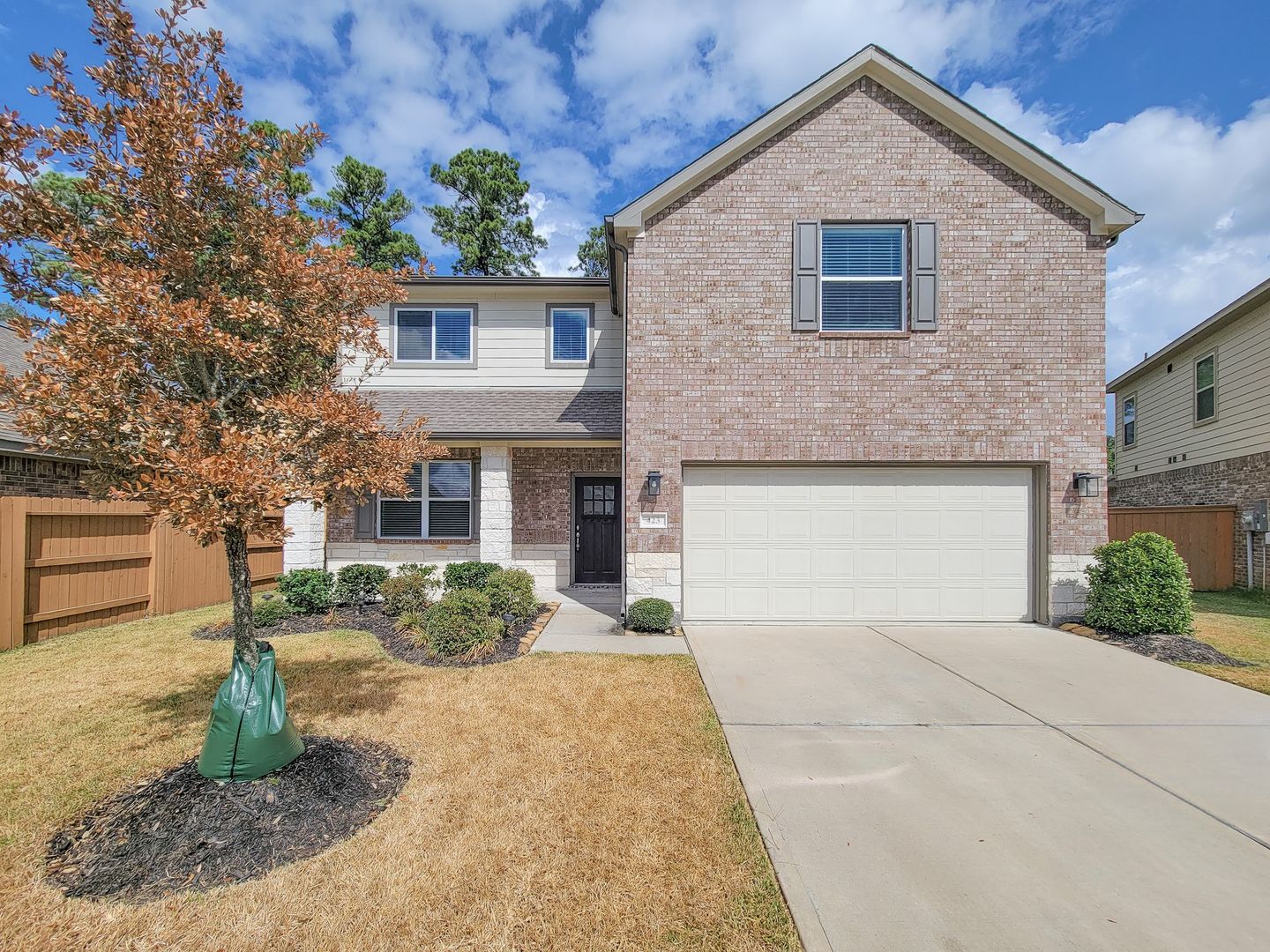 CONROE House: 423 BLACK WALNUT DRIVE