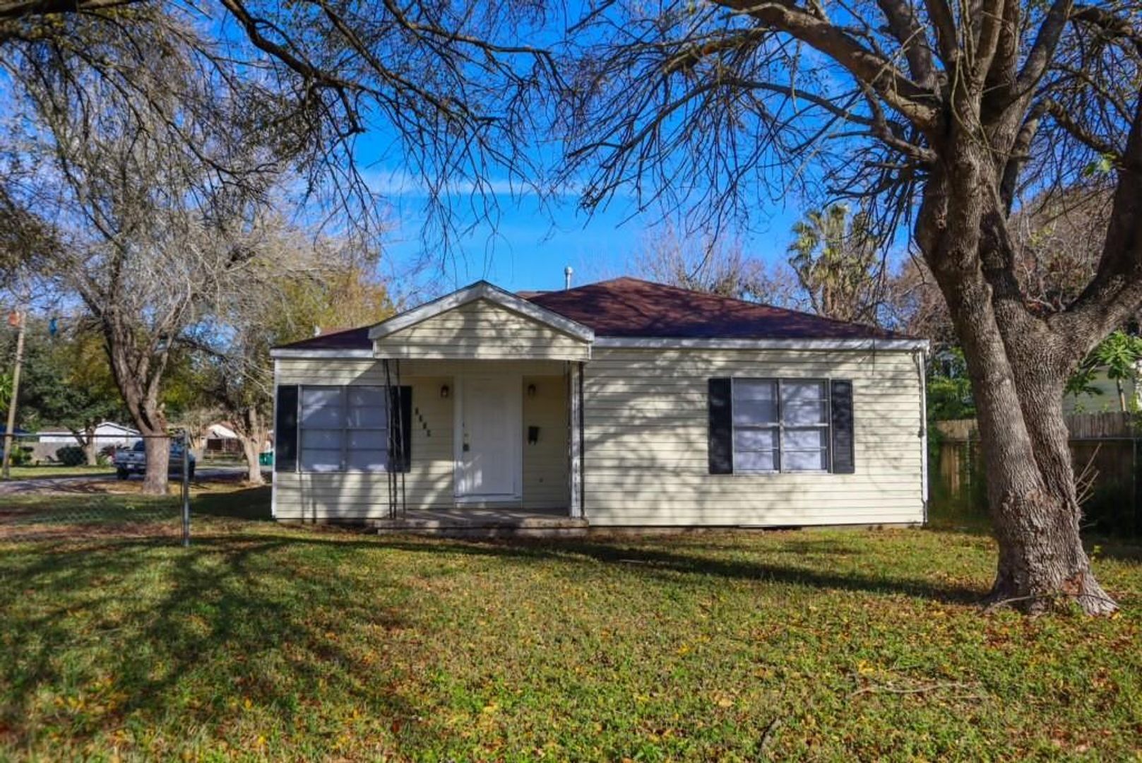 LA MARQUE House: 2330 CEDAR DRIVE