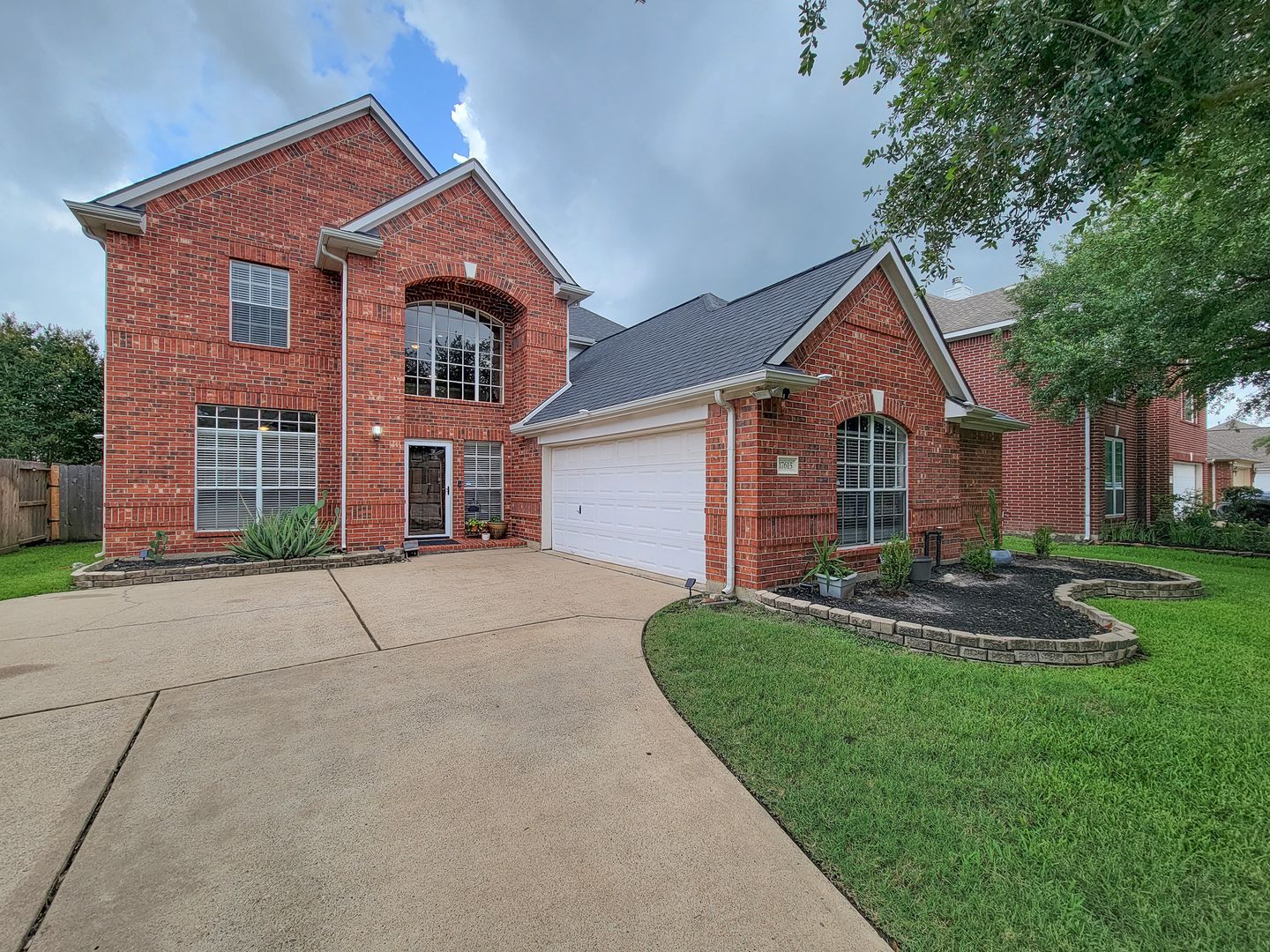 TOMBALL House: 17615 FOREST HAVEN TRAIL