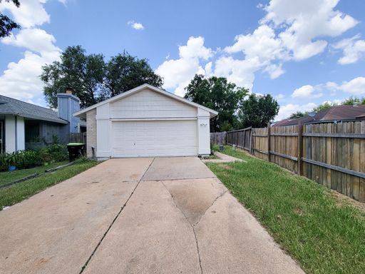 Welcome to this charming 3-bedroom, 2-bathroom home located in the heart of West Houston. This well-maintained property features a spacious open floor plan, abundant natural light, and comfortable living spaces perfect for families or professionals. The – photo 1