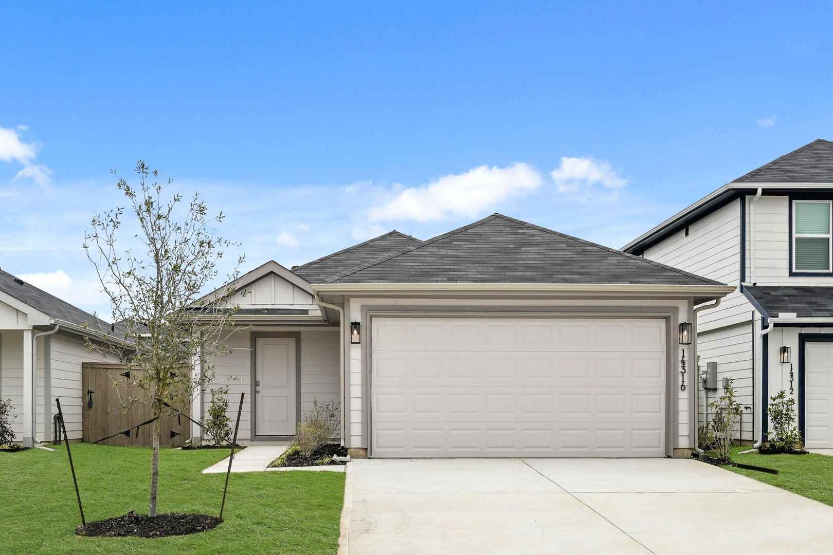 SPLENDORA House: 14316 LEAFY WILLOW DRIVE