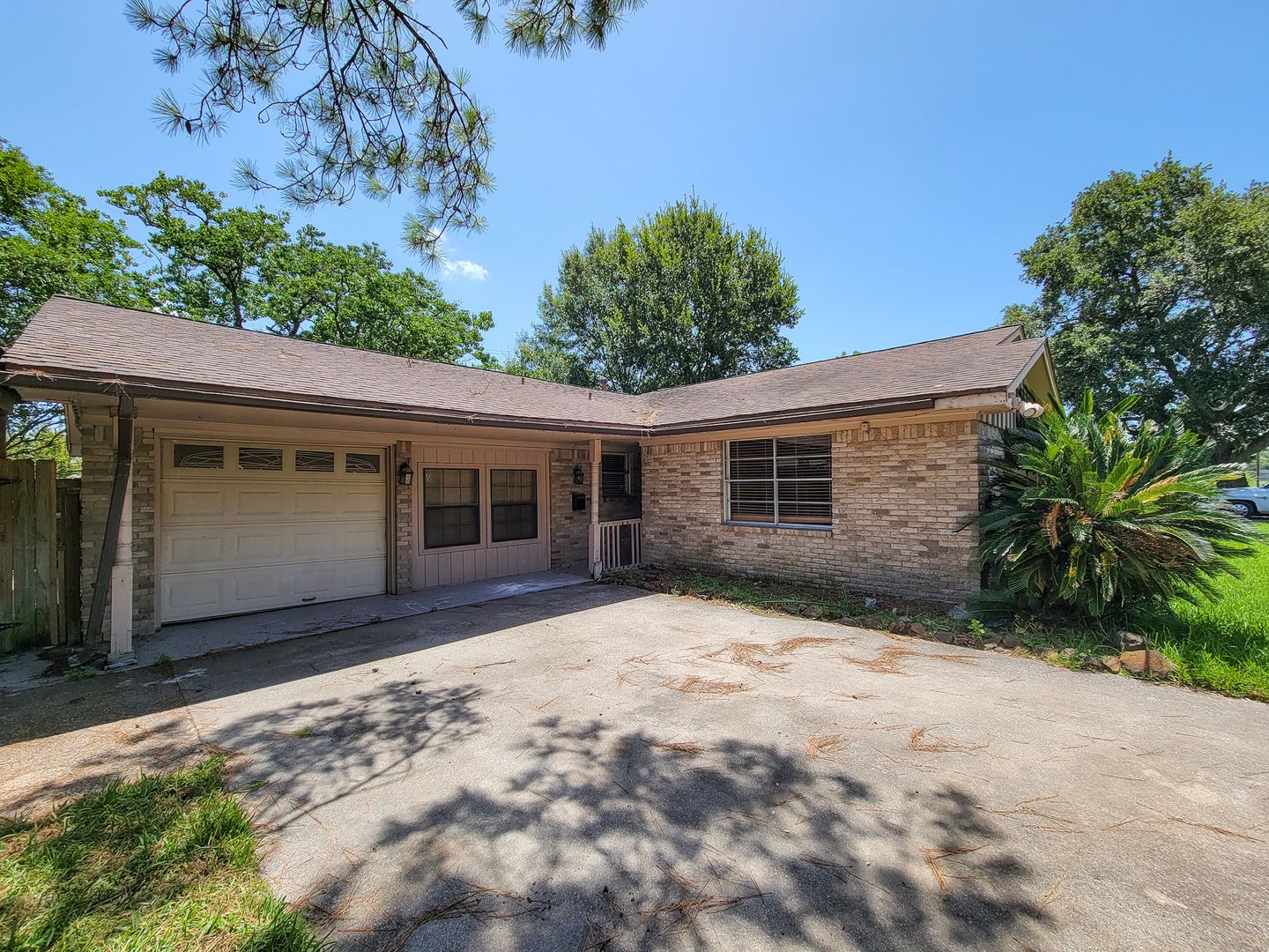 BAYTOWN House: 1703 RAINTREE STREET