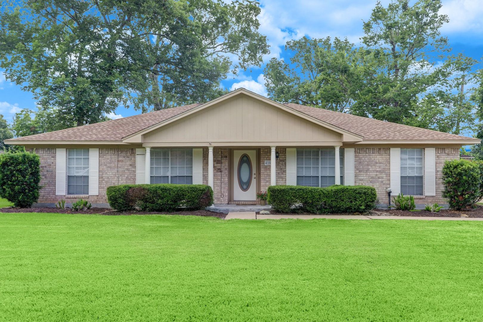 LAKE JACKSON House: 416 THAT WAY STREET