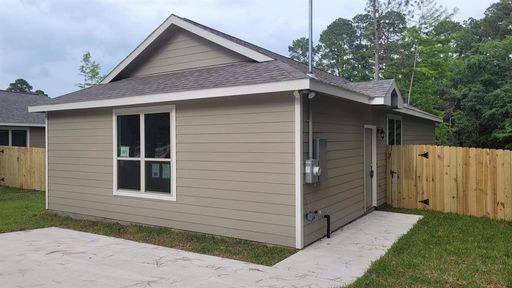 10' ceilings in kitchen/Living, open concept. Spacious kitchen with 42" upper cabinets with large island, granite tops. Bedrooms with huge walk-in closet. Complete Samsung Stainless Steel appliance package including easy clean top range with electric oven – photo 1