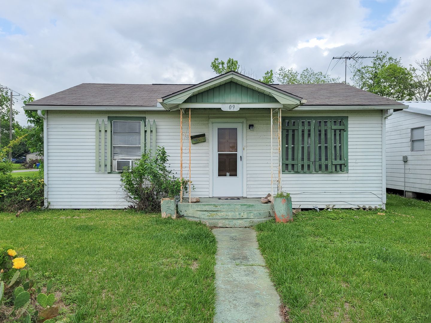 ANGLETON House: 409 N PARRISH STREET