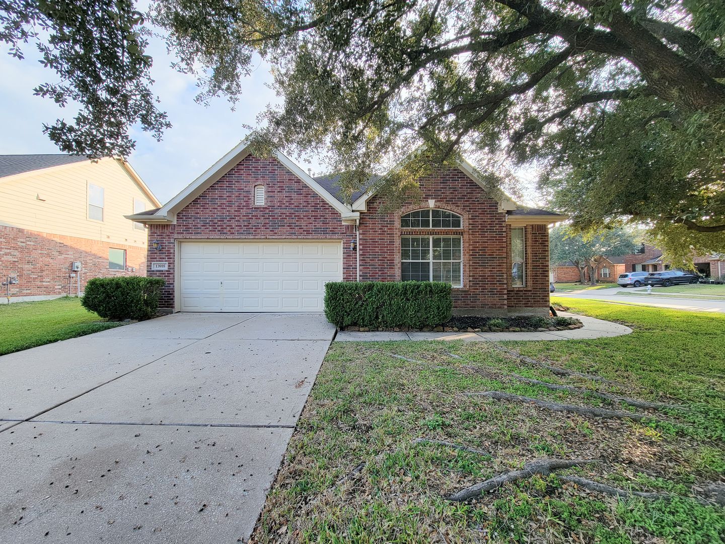 SUGAR LAND House: 13935 CHARTERHOUSE WAY