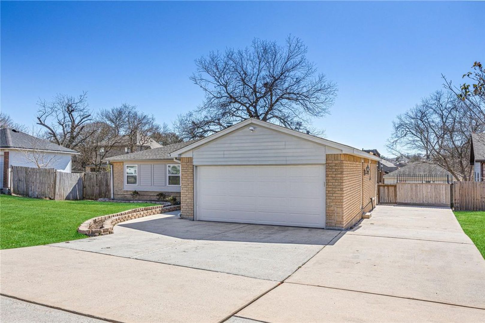 WILLIS House: 12757 LAKE CONROE HILLS DRIVE