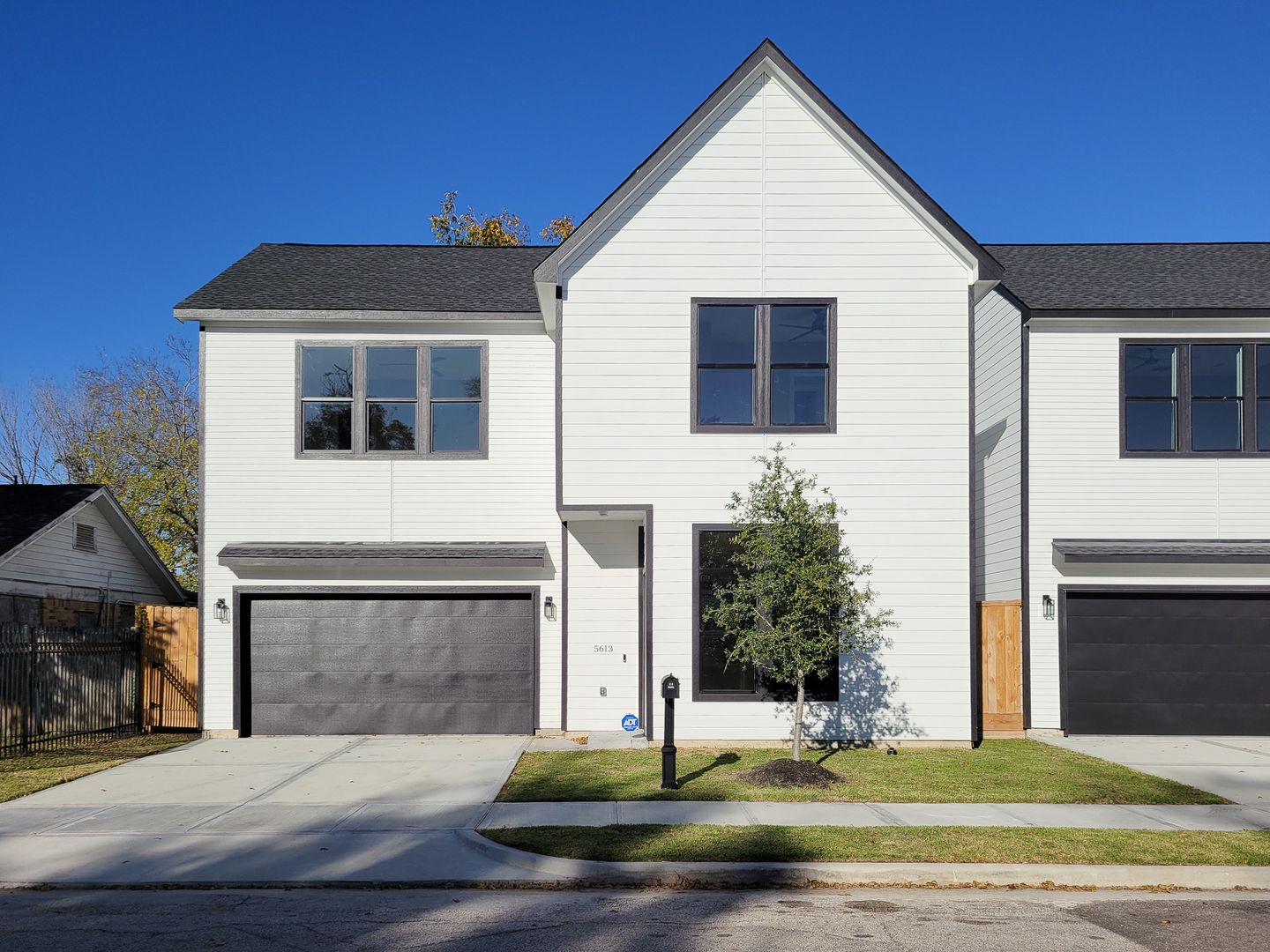 HOUSTON House: 5613 LEONARD STREET