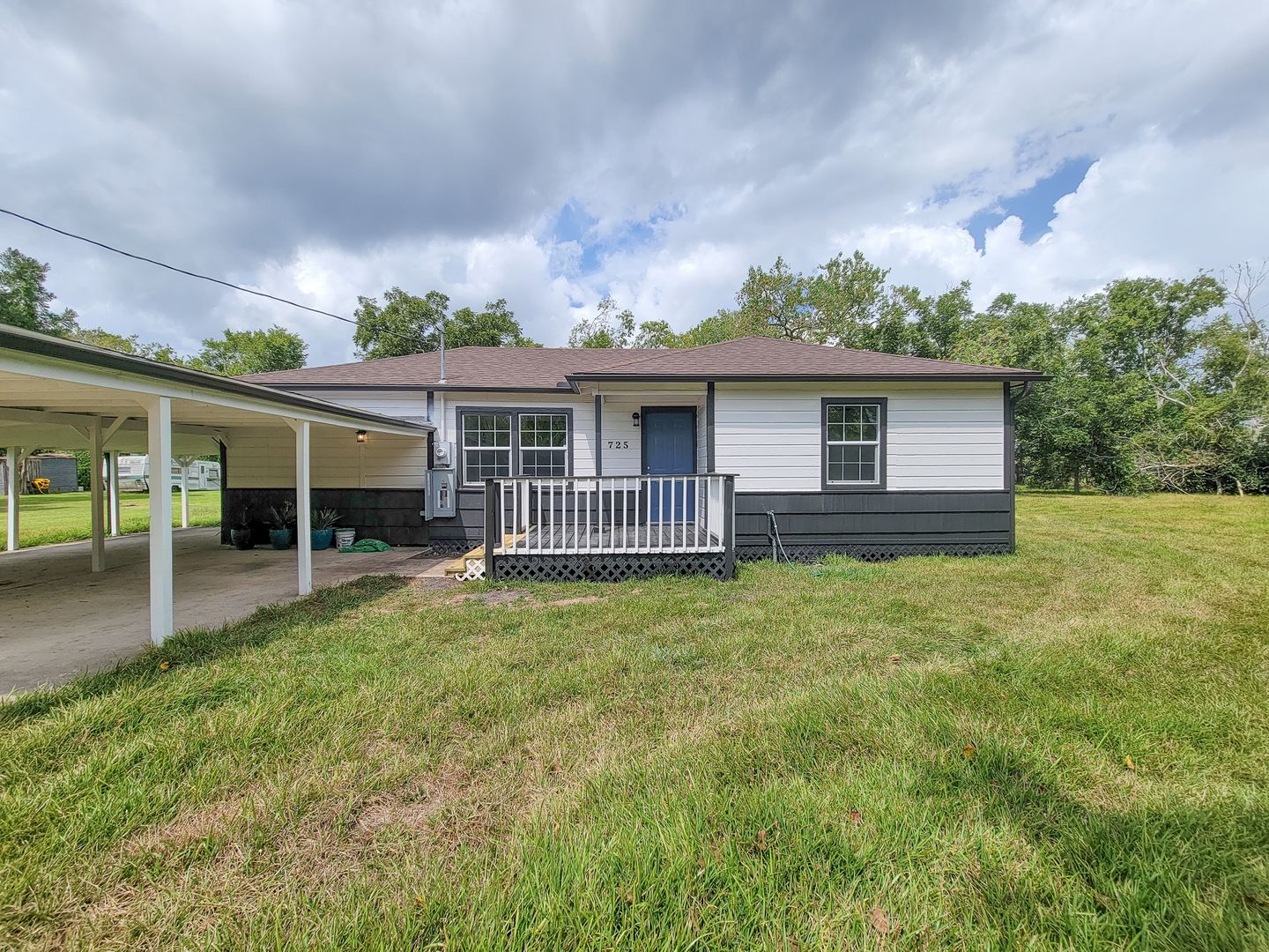 ANGLETON House: 725 CAHILL