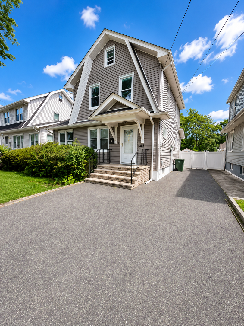 Roselle House: 343 W 3rd Ave