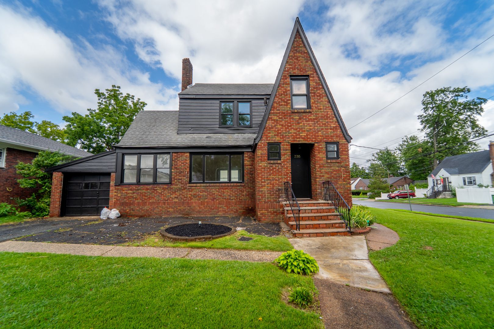 Linden House: 2215 N Wood Ave