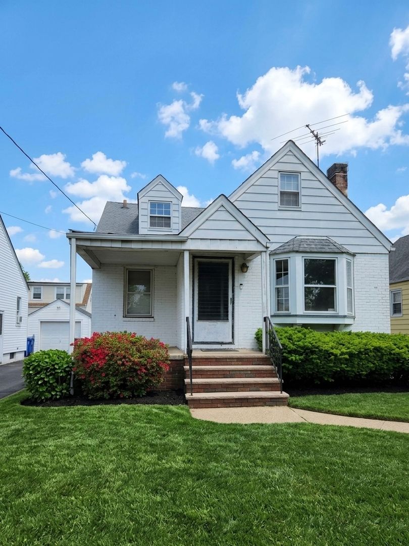 Linden House: 806 Lindegar st