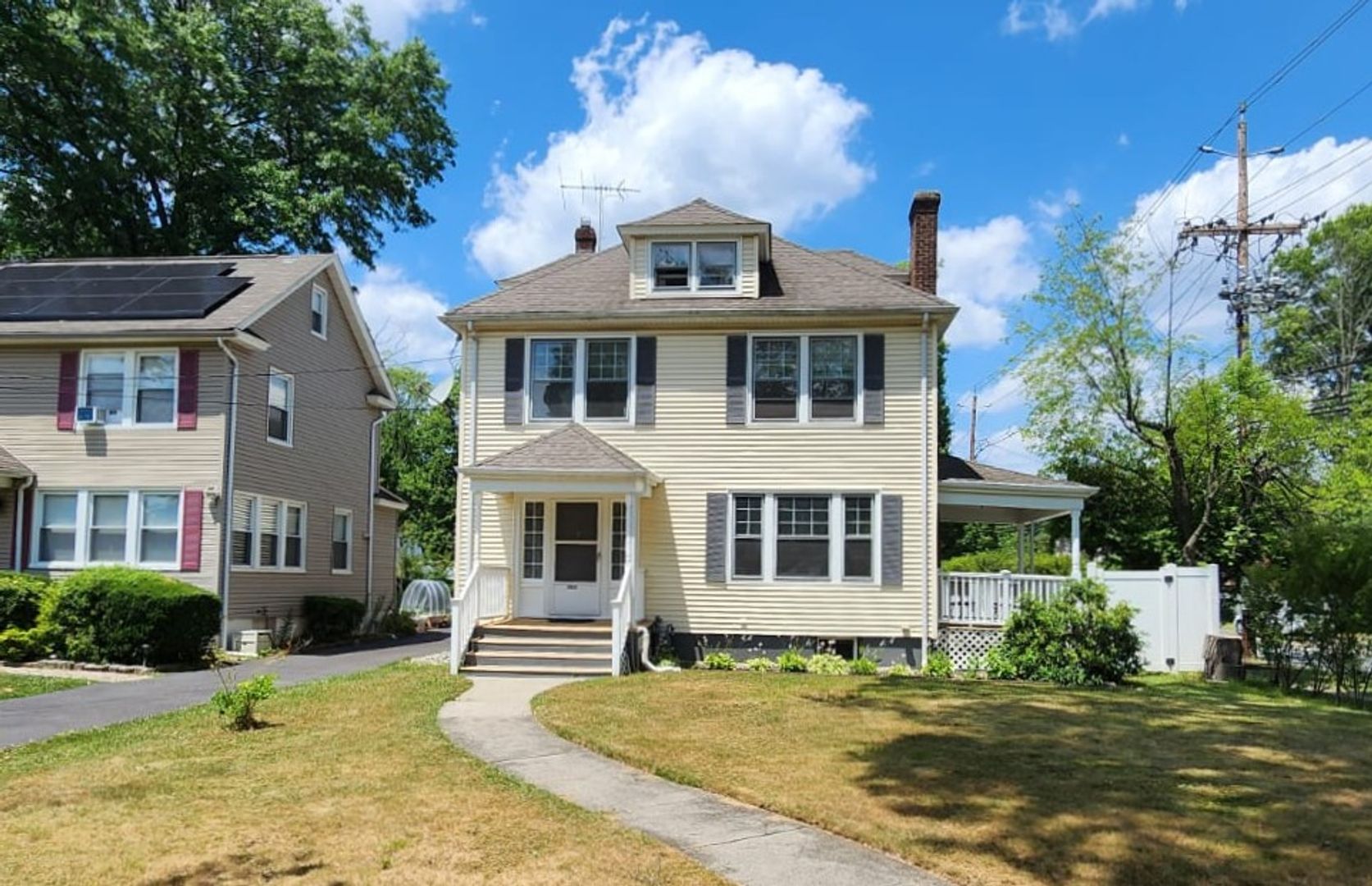 Roselle House: 202 W 4 Avenue