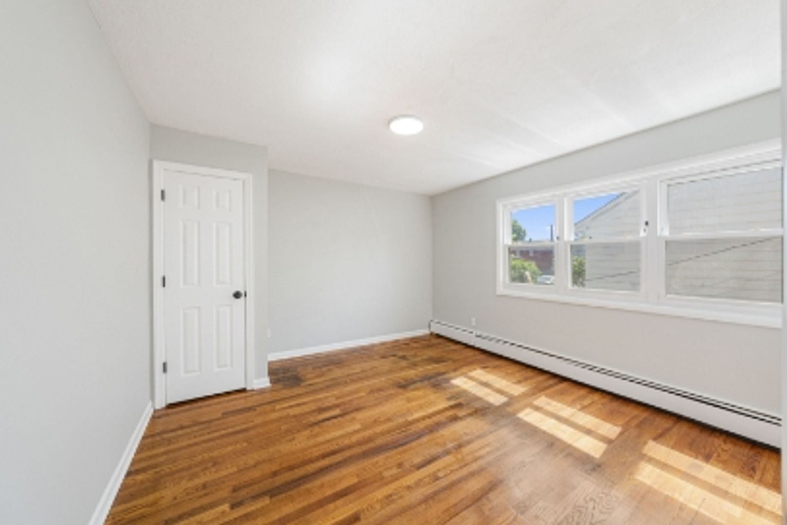 Linden Apartment: 1213 Roselle Street