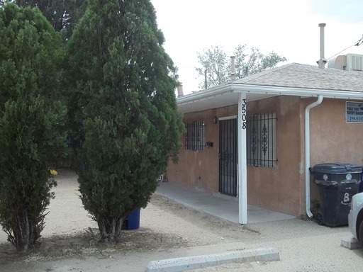 Large 2BR SE 1st Floor – photo 1
