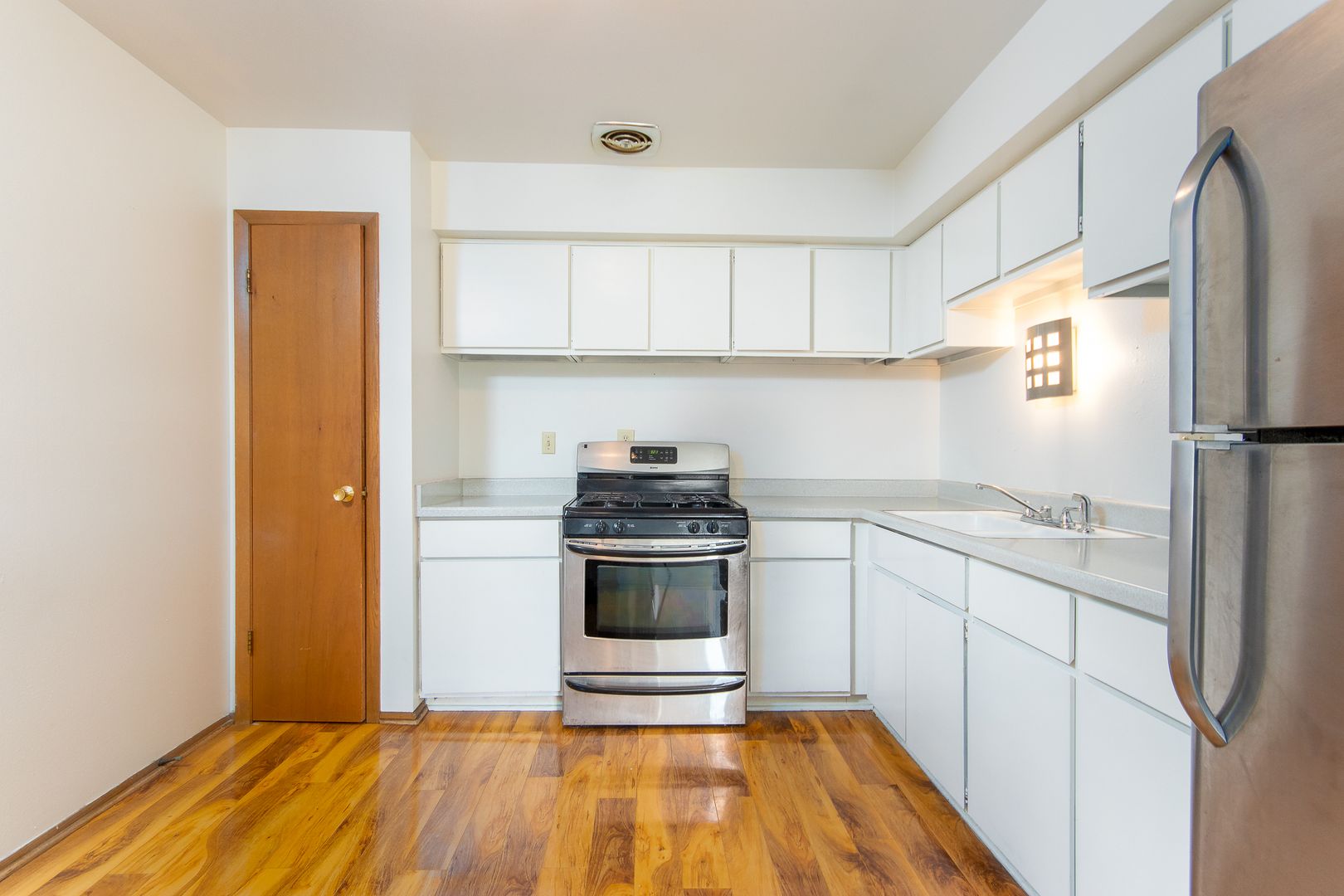 Milwaukee Apartment: 3505 S Ellen