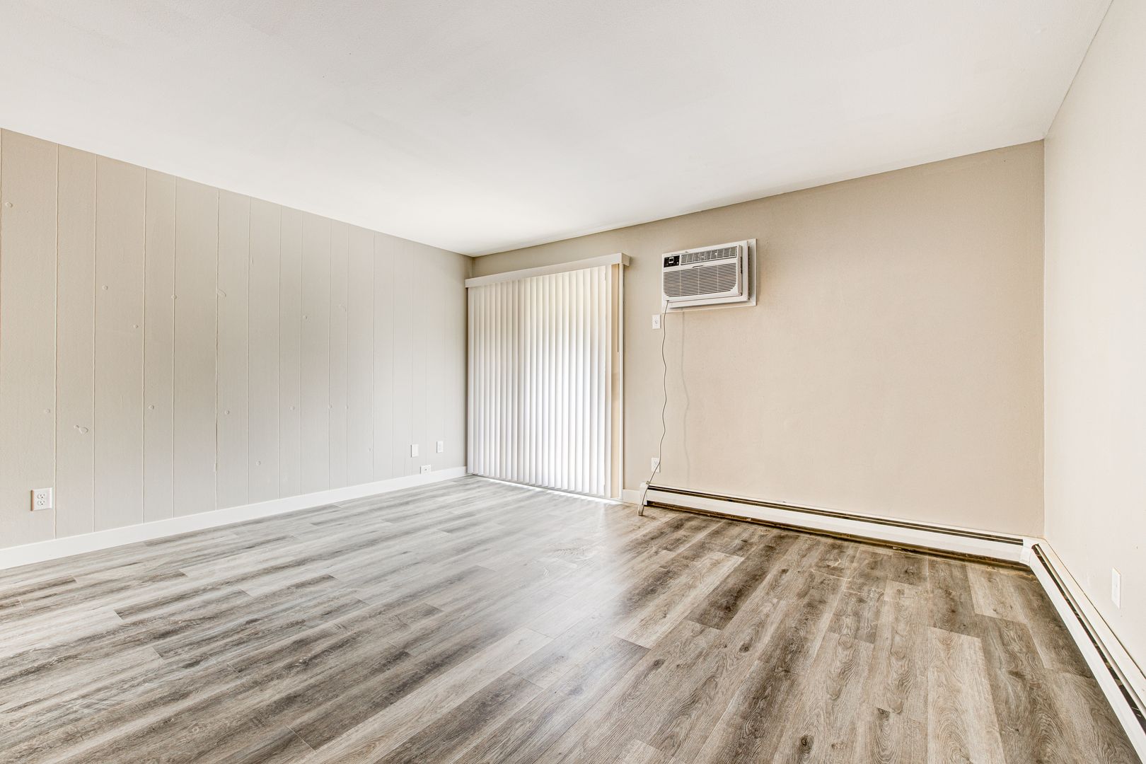 Delavan Apartment: 330-334 Tyrrell Ct