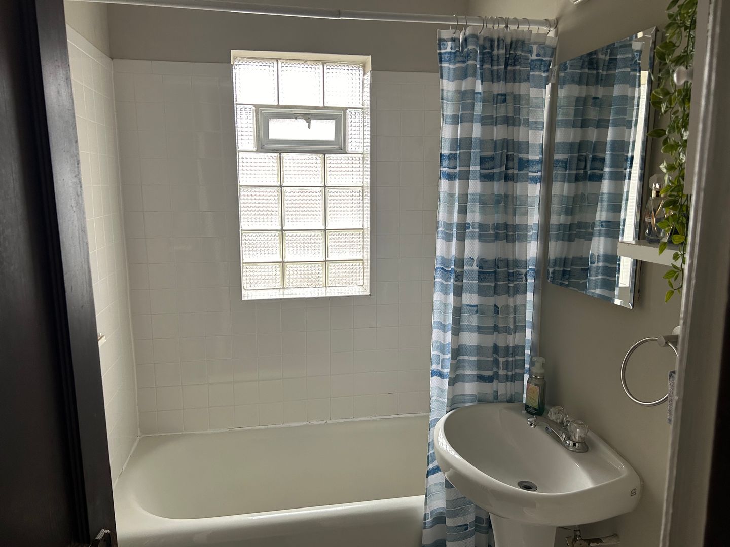 Milwaukee Apartment: 2001 W Michigan