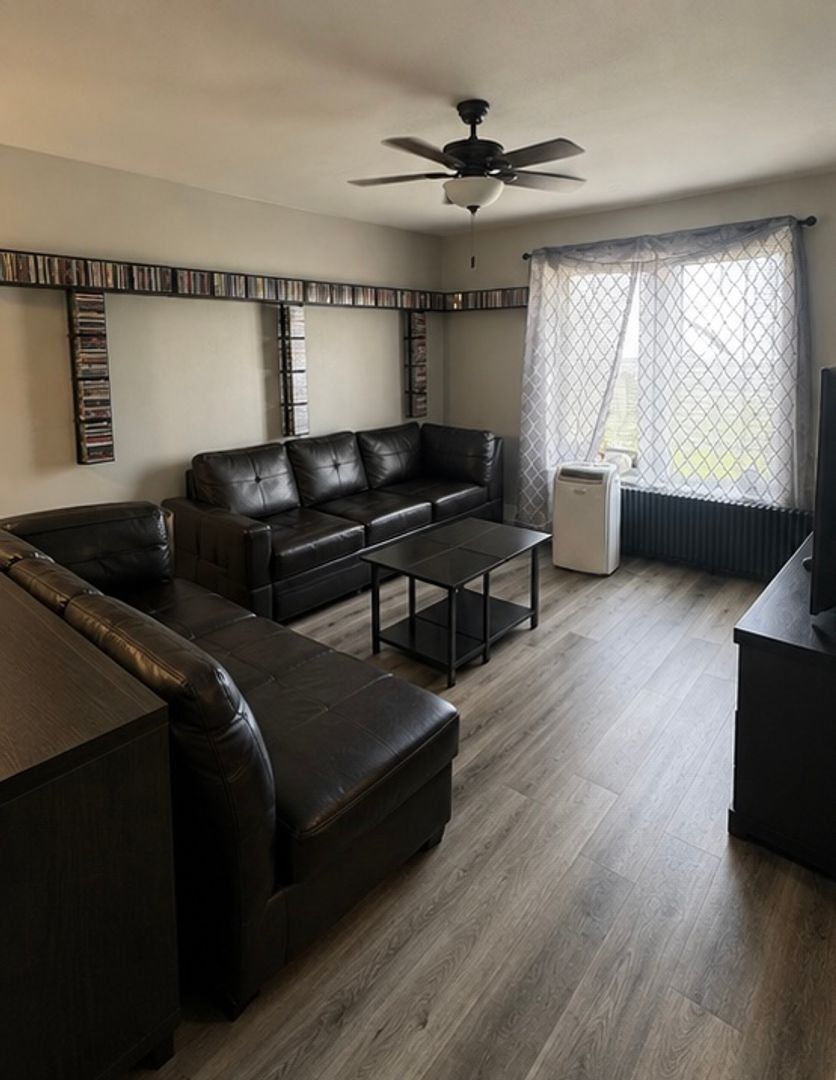 Cudahy Apartment: 4932 S Packard