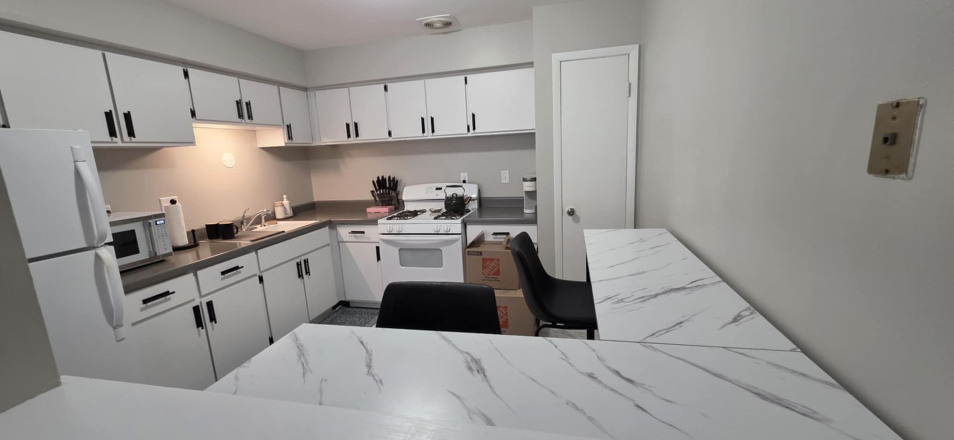 Milwaukee Apartment: 3505 S Ellen