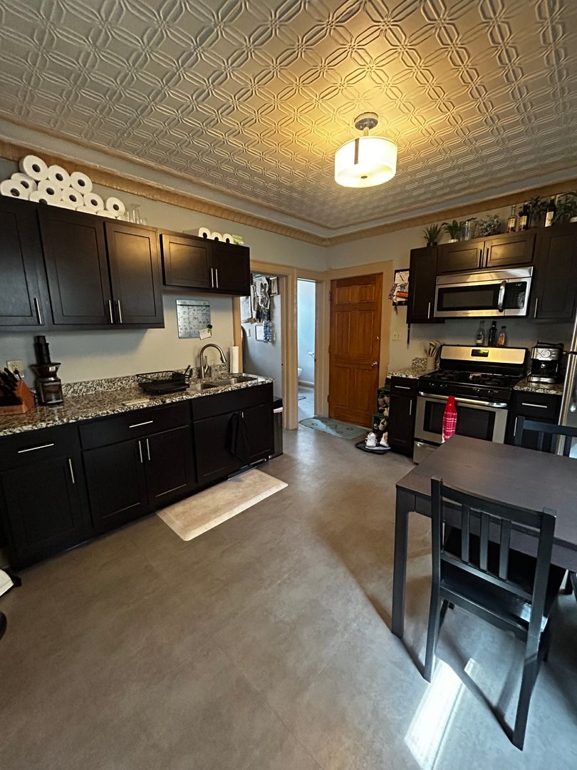 Milwaukee Apartment: 1817 N Humboldt