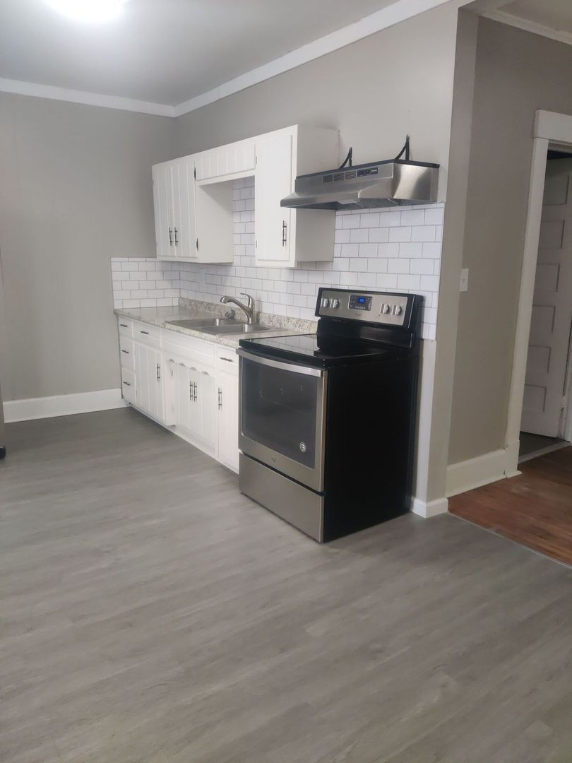 Crawfordsville Apartment: 704 E Main Street