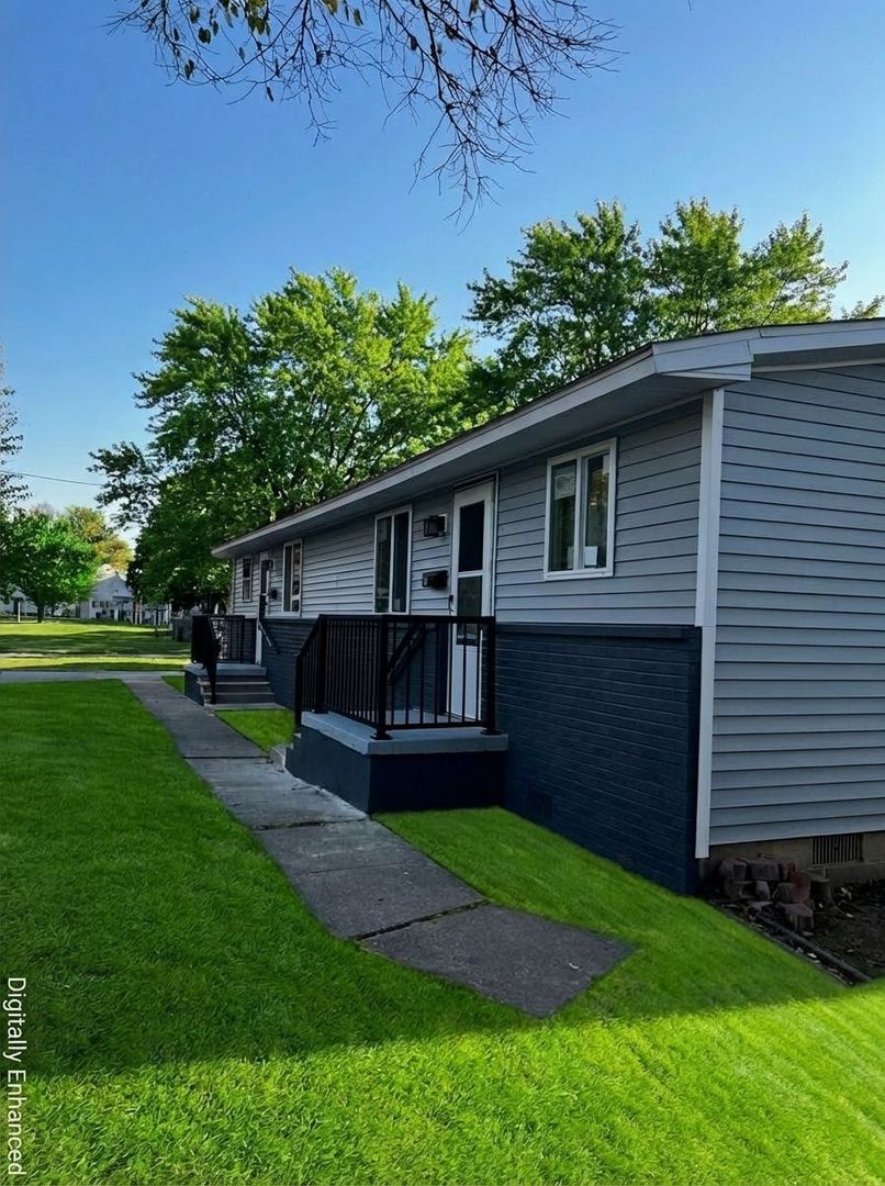 CRAWFORDSVILLE Apartment: 112 E JEFFERSON