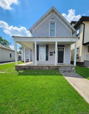 Charming living in Crawfordsville