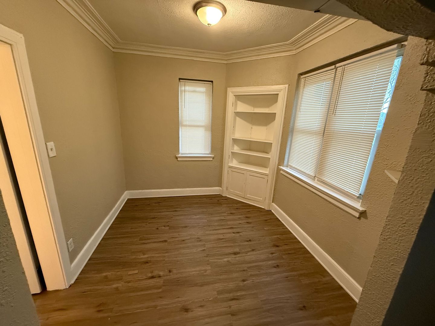 Milwaukee Apartment: 4252 North Teutonia Ave