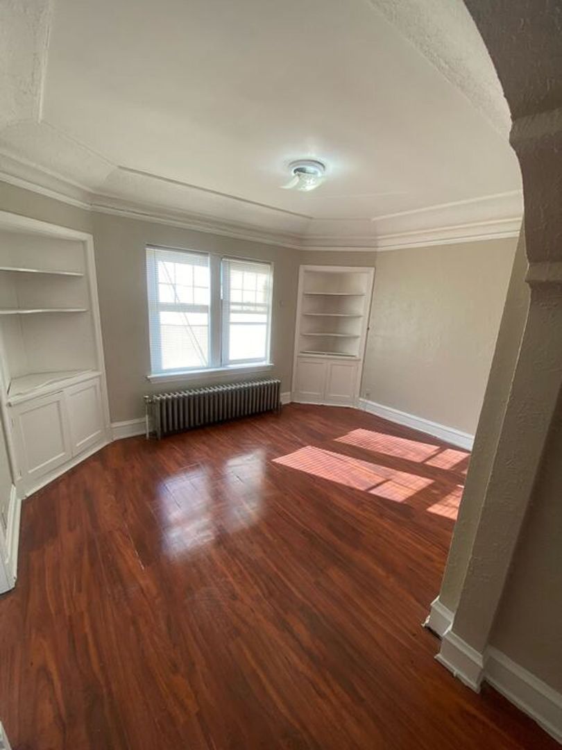 Milwaukee Apartment: 5235-5239 N 35th St