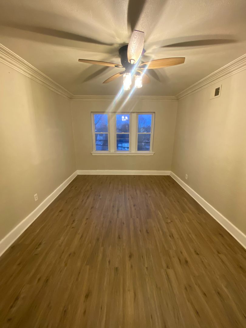 Milwaukee Apartment: 4252 North Teutonia Ave