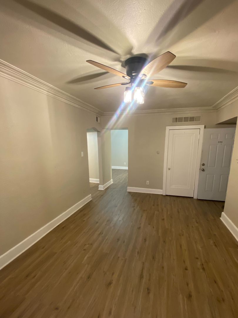 Milwaukee Apartment: 4252 North Teutonia Ave