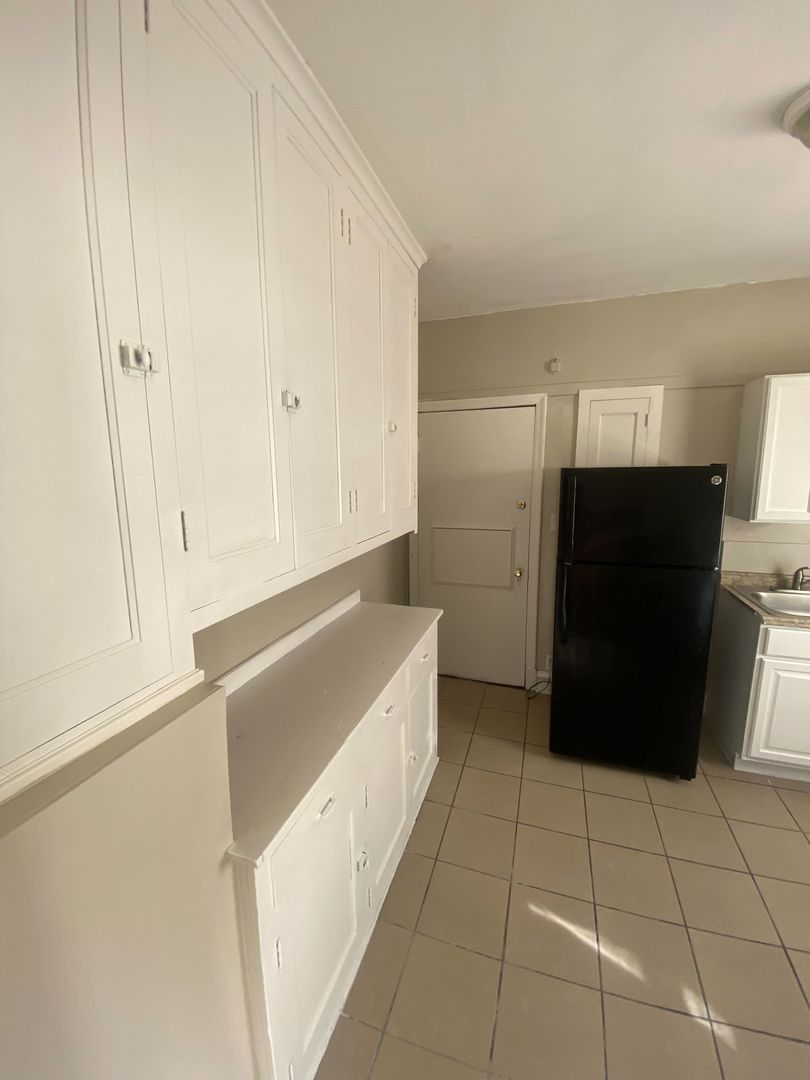 Milwaukee Apartment: 5235-5239 N 35th St