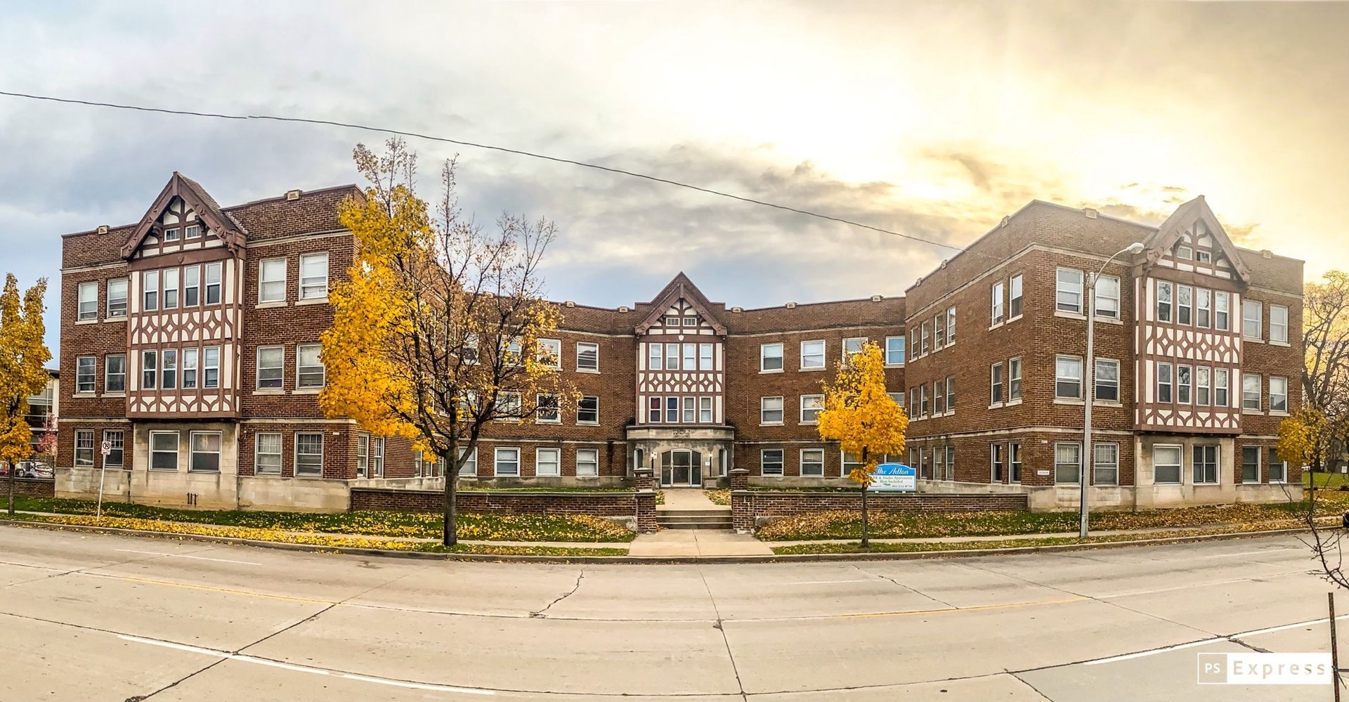 Milwaukee Apartment: 4315 W Lisbon Ave