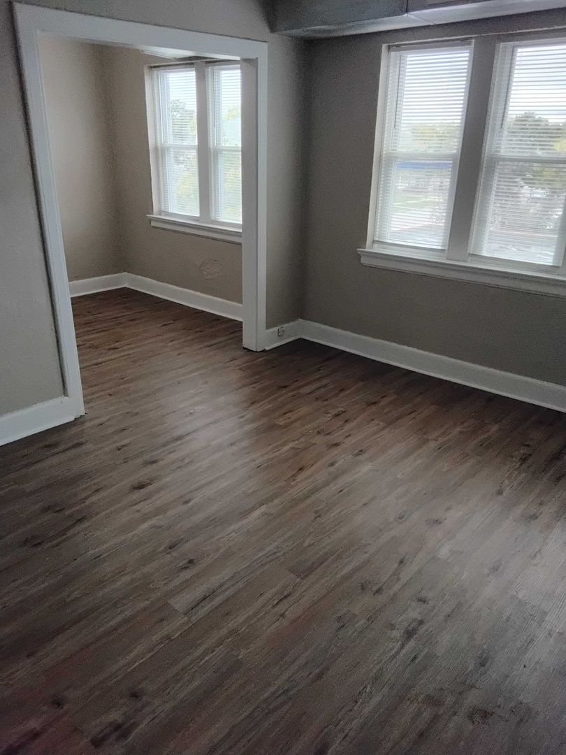 Milwaukee Apartment: 4252 North Teutonia Ave