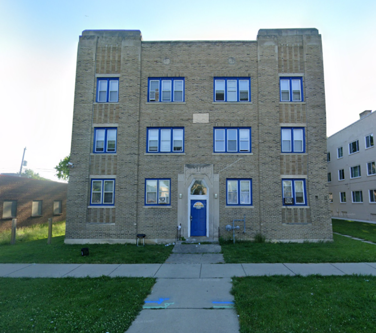 Milwaukee Apartment: 4252 North Teutonia Ave