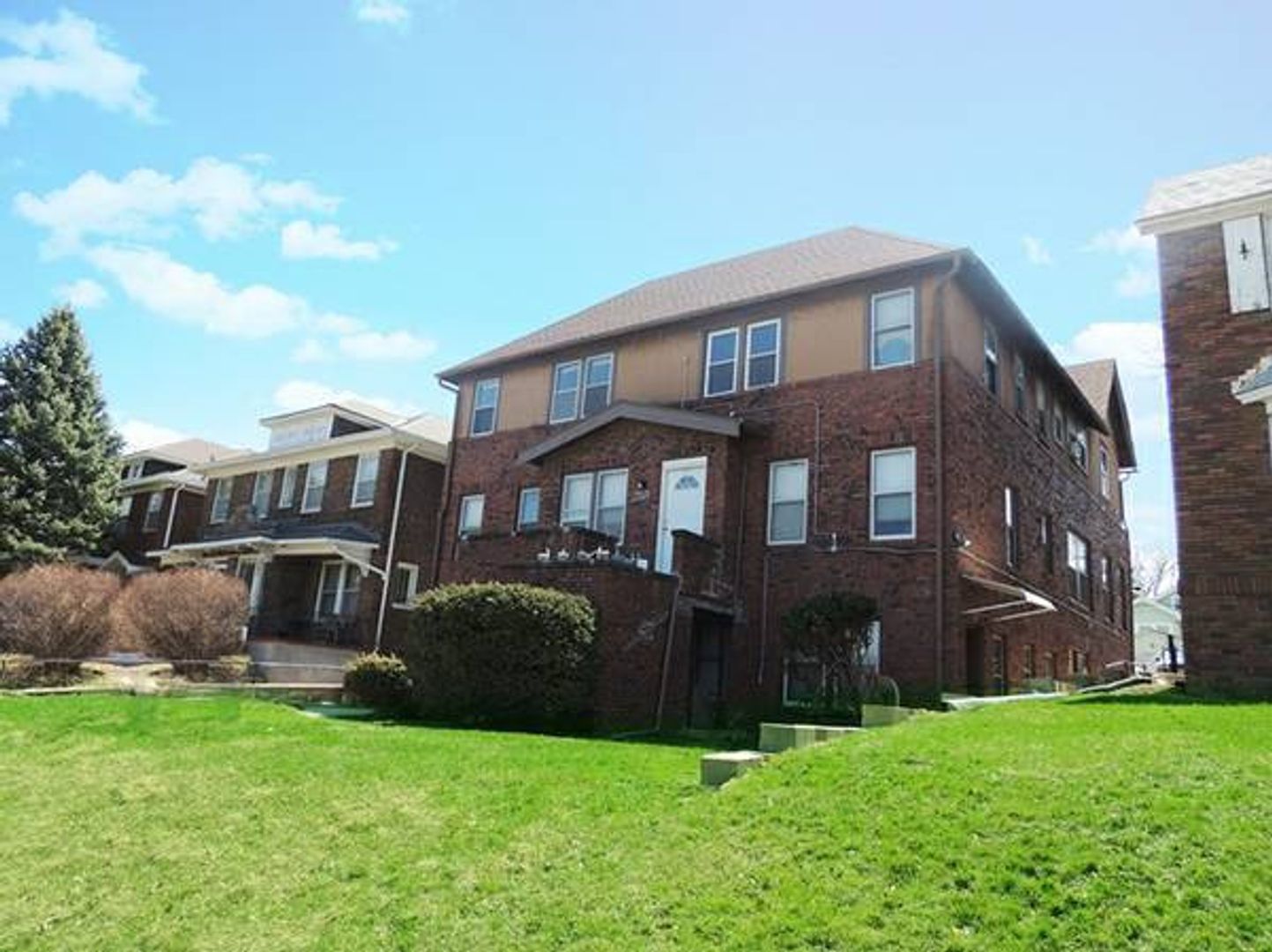 Omaha Apartment: 3519 Cuming St