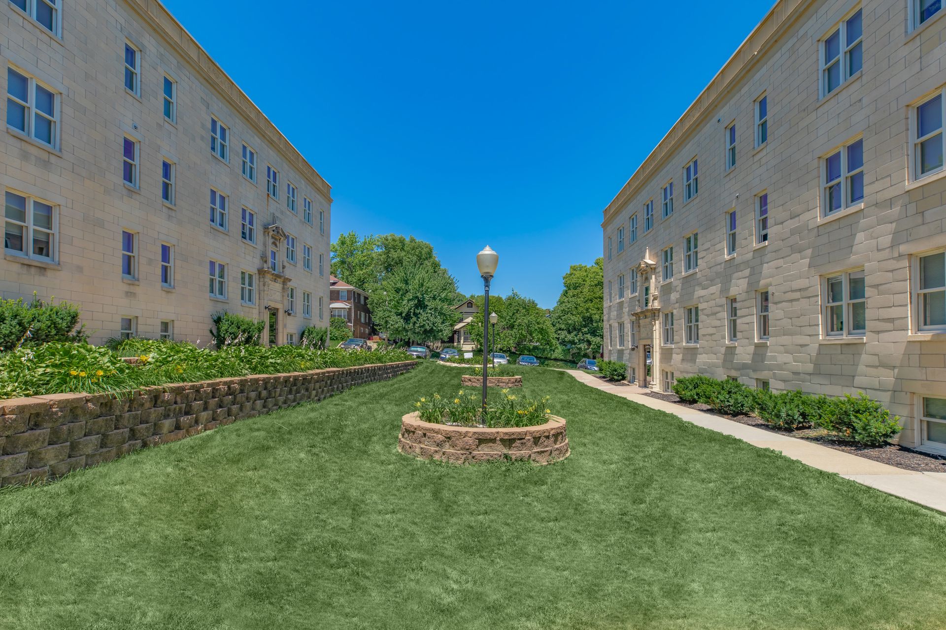 Omaha Apartment: 3701-3709 Davenport St