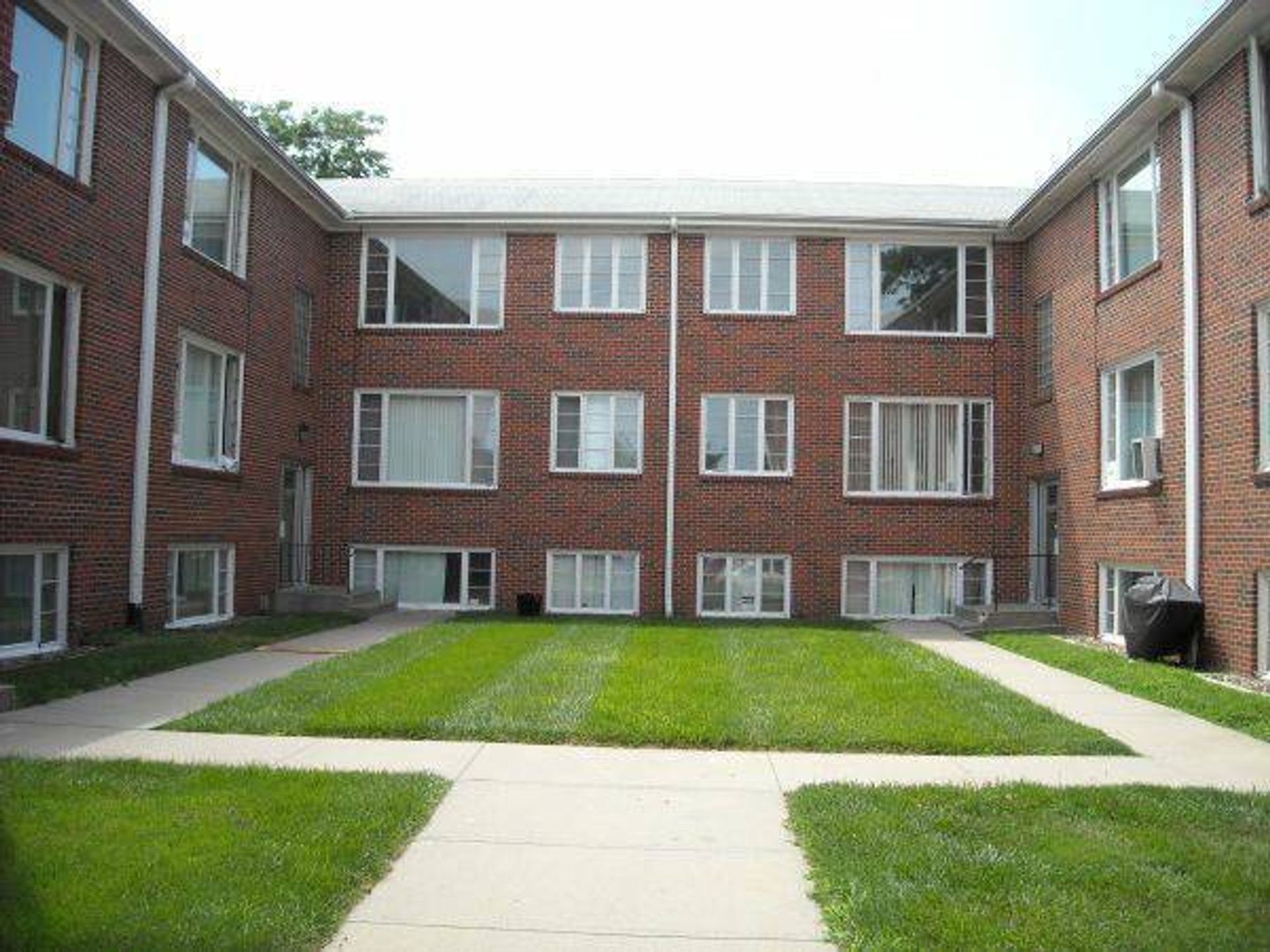 Omaha Apartment: 328-334 S 37th St