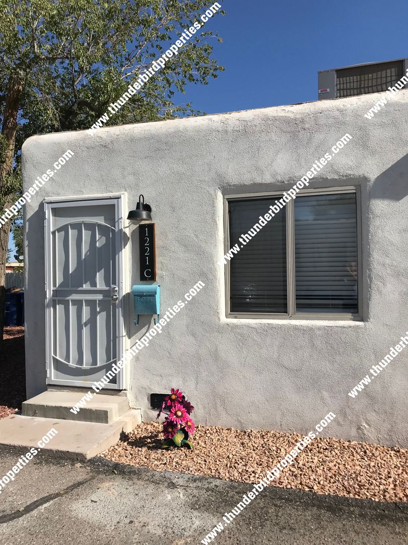 Albuquerque Apartment: 1221 San Mateo Blvd SE